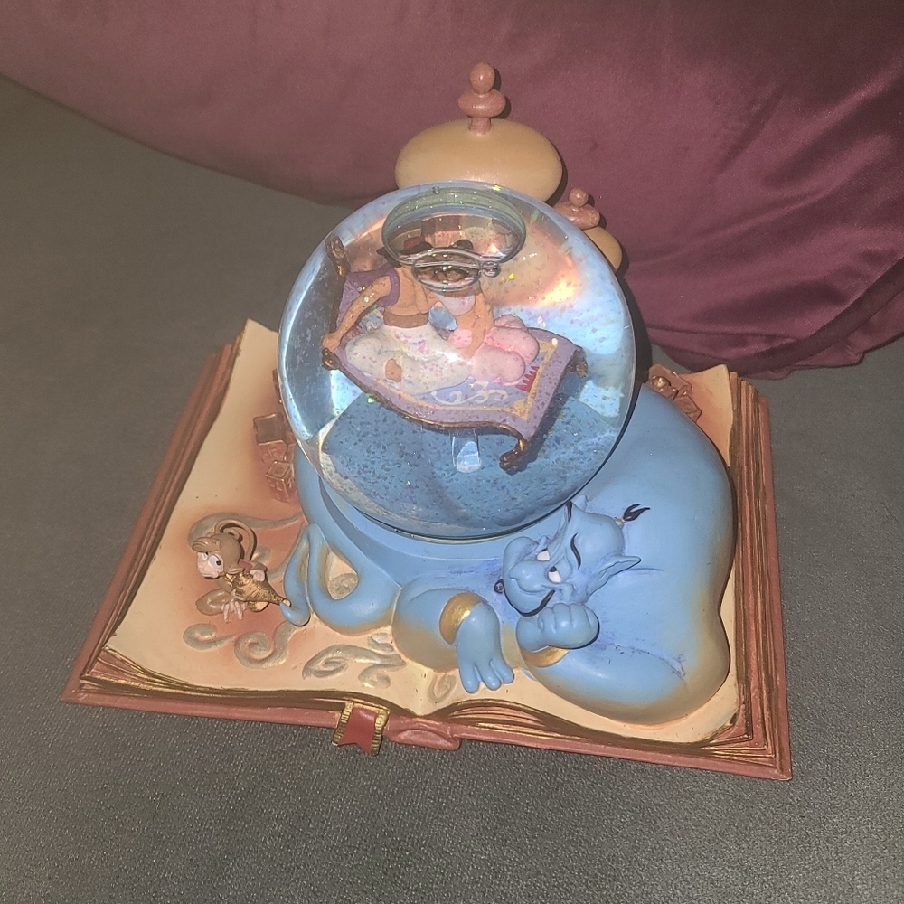 Hallmark | RARE Disney Aladdin The Wonders Within Snow Globe